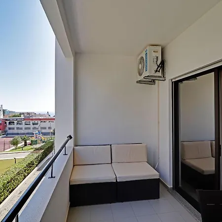 Armacao De Pera With Pool By Homing